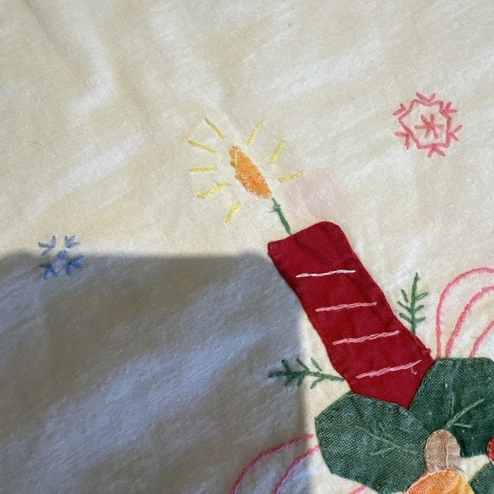 Vintage 1950's Christmas Appliqué‎ & Embroidered Santa TableCloth 112
